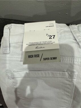 Kancan High Rise distressed Super Skinny White Jeans 7/27 NWT